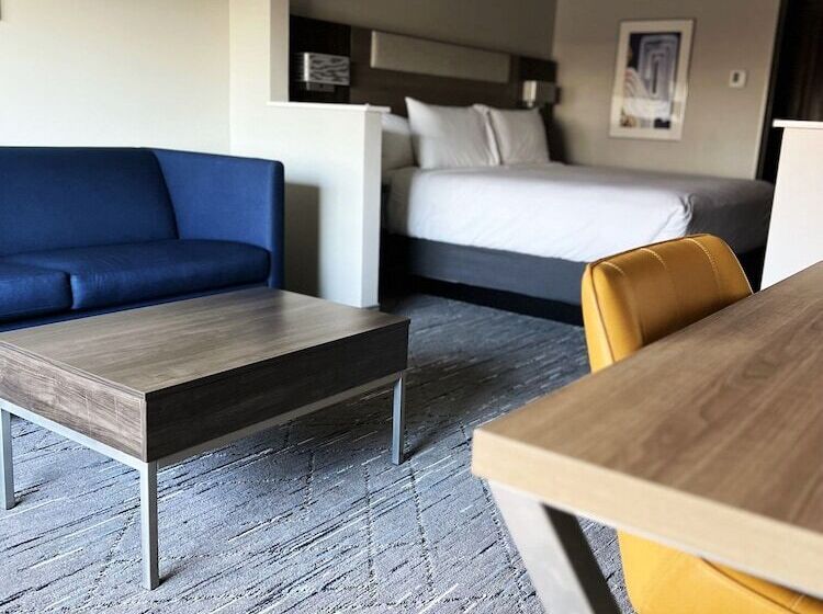 Suite, Holiday Inn Express  & Suites Portland  Jantzen Beach