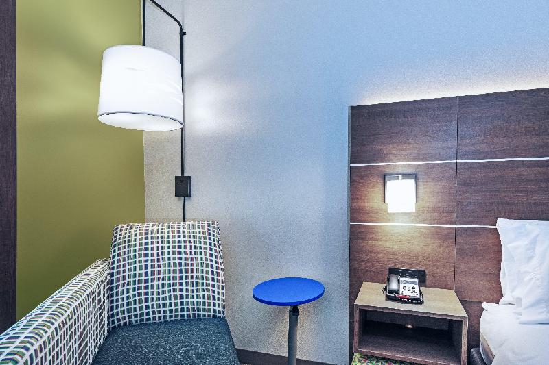 اتاق استاندارد با تخت بزرگ, Holiday Inn Express & Suites Sulphur   Lake Charles, An Ihg