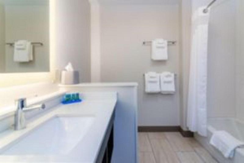 اتاق اجرایی با تخت بزرگ, Holiday Inn Express Flint Campus Area, An Ihg