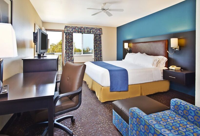 اتاق استاندارد با تخت دوبل, Holiday Inn Express Mackinaw City