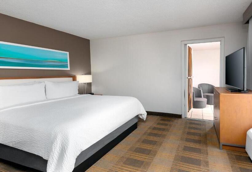 Suite with Balcony, Holiday Inn Miamidoral Area, An Ihg