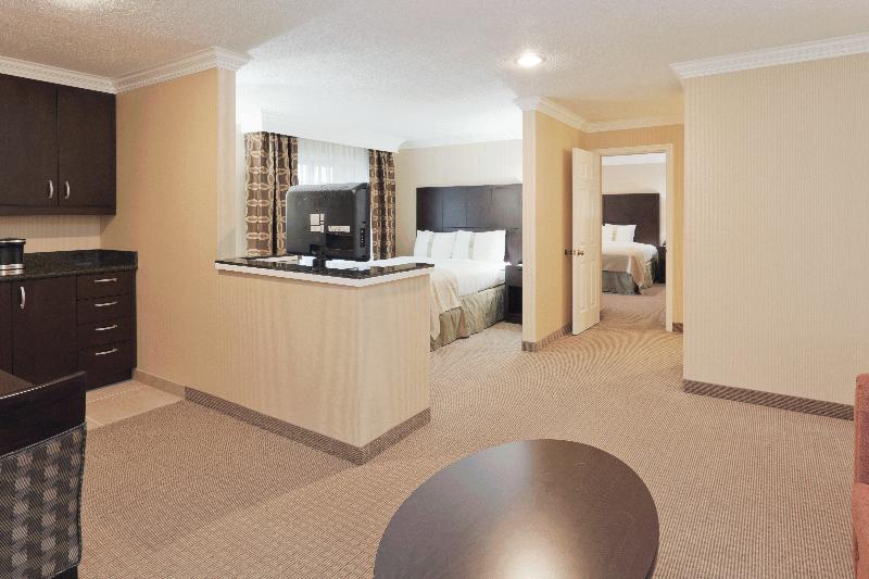 Suite, Holiday Inn & Suites San Mateo  Sfo