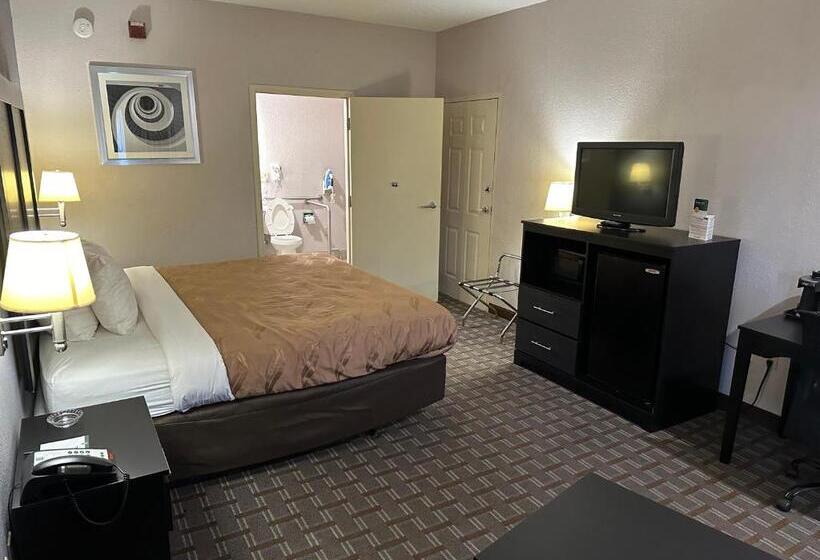 Standard Room King Bed Adapted for people with reduced mobility, Quality Inn