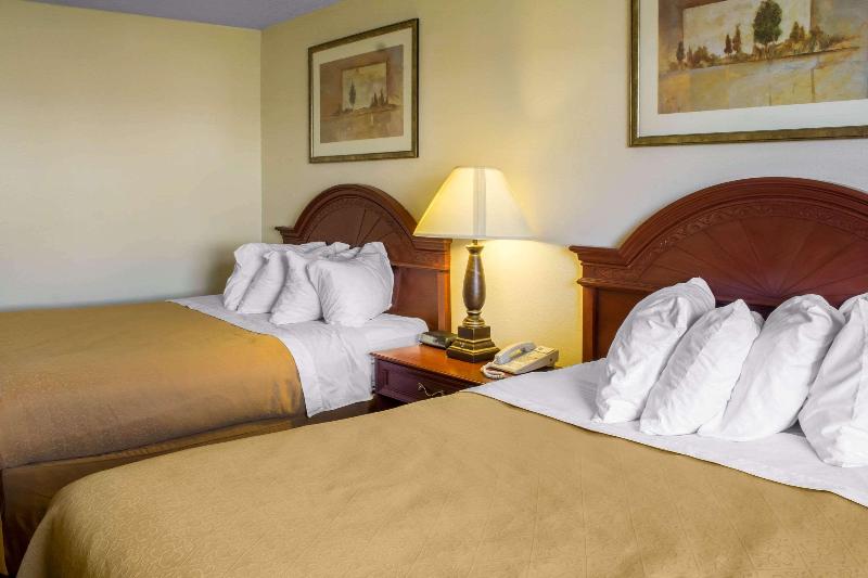 اتاق استاندارد با تخت دو نفره بزرگ, Quality Inn & Suites