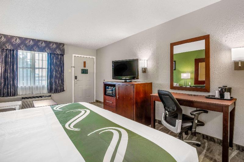 اتاق استاندارد با تخت بزرگ, Quality Inn & Suites