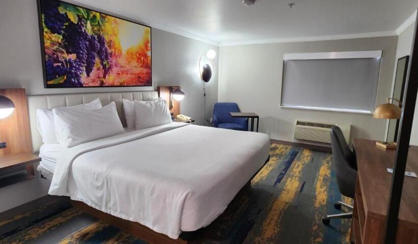 اتاق استاندارد با تخت بزرگ, La Quinta Inn & Suites By Wyndham Yakima Downtown