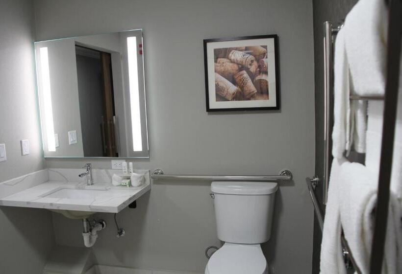 اتاق استاندارد با تخت بزرگ برای معلولان, La Quinta Inn & Suites By Wyndham Yakima Downtown