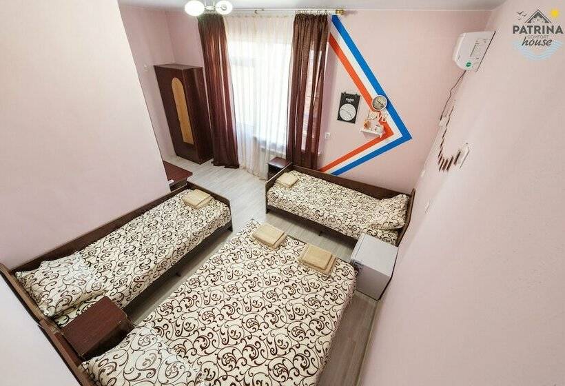 家庭间, Patrina Comfort House