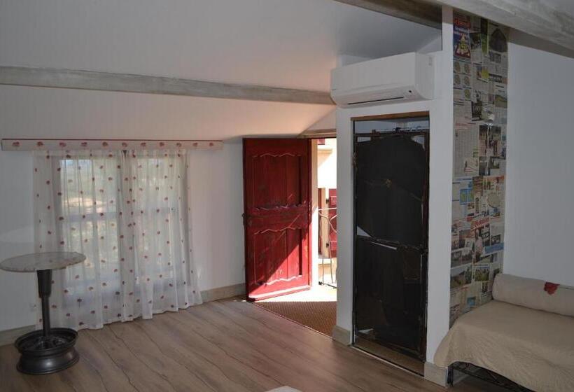 اتاق استاندارد سه نفره, Maison De La Vigne