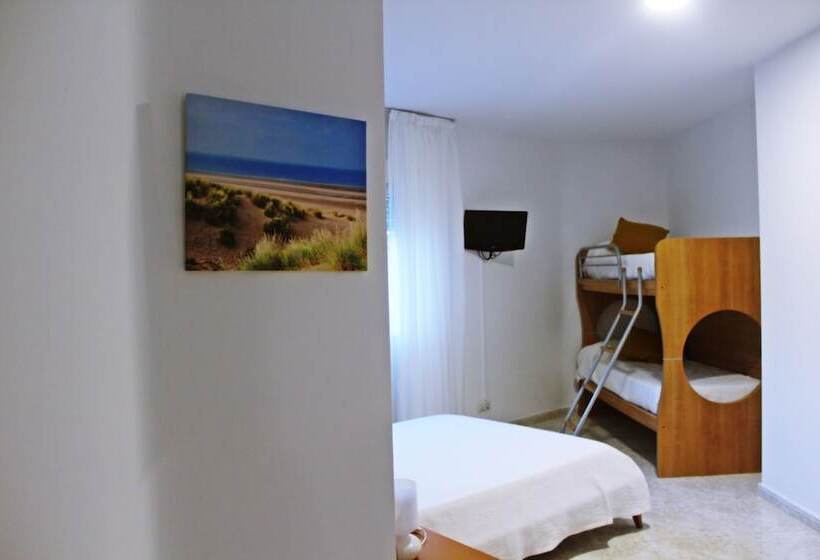 اتاق استاندارد سه نفره, Pensión Playa De Sardiñeiro