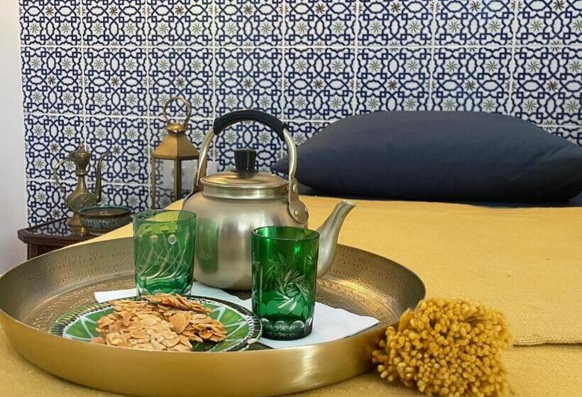 اتاق استاندارد با چشم‌انداز استخر, Kasbah Andaluz Guest House