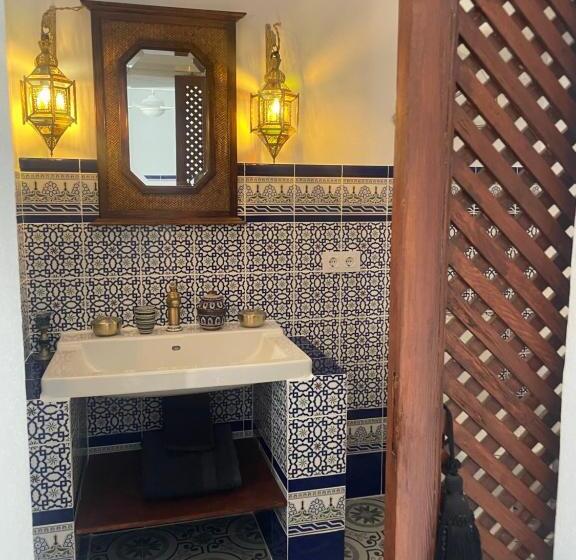 اتاق استاندارد با چشم‌انداز استخر, Kasbah Andaluz Guest House