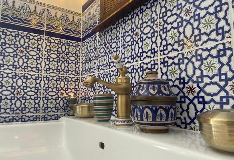 اتاق استاندارد با چشم‌انداز استخر, Kasbah Andaluz Guest House