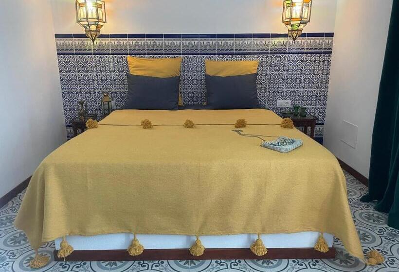 اتاق استاندارد با چشم‌انداز استخر, Kasbah Andaluz Guest House