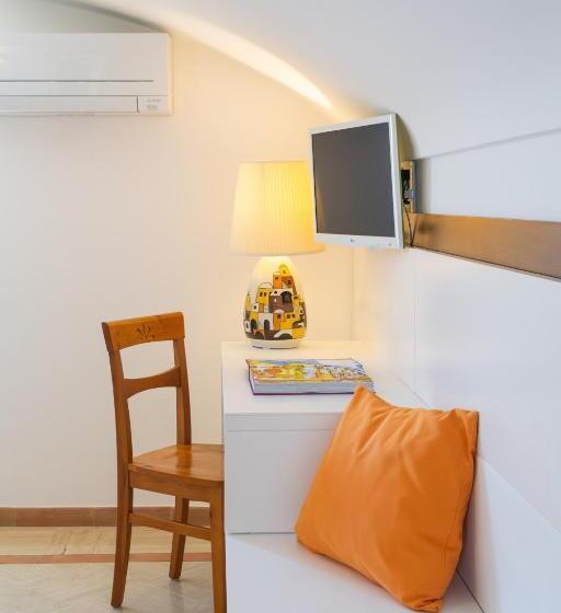 اتاق لوکس با بالکن و چشم‌انداز دریا, Residence Lì Galli