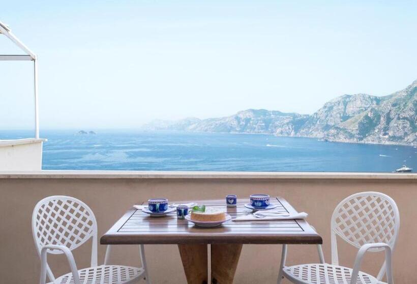 سوییت با چشم‌انداز دریا, Residence Lì Galli