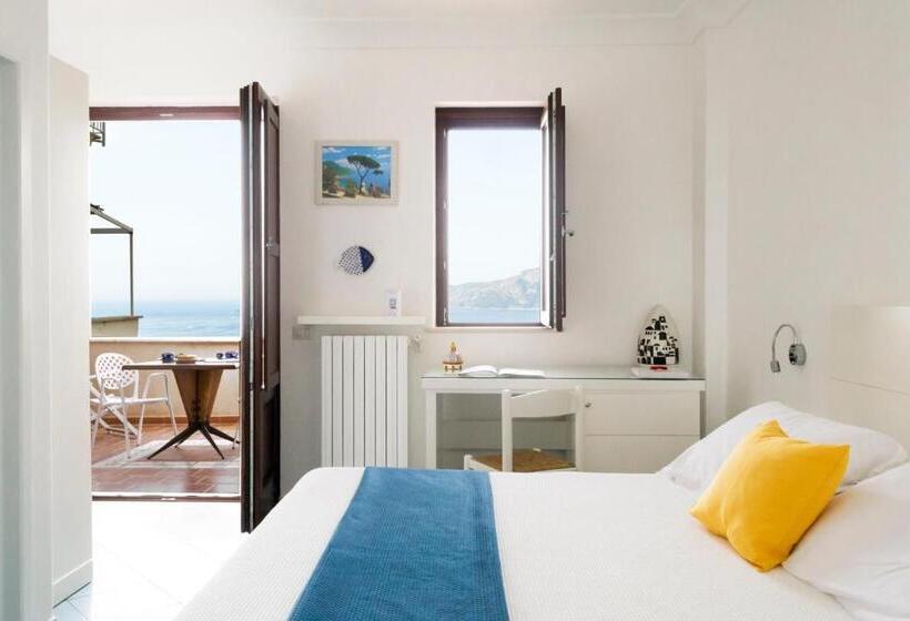 سوییت با چشم‌انداز دریا, Residence Lì Galli