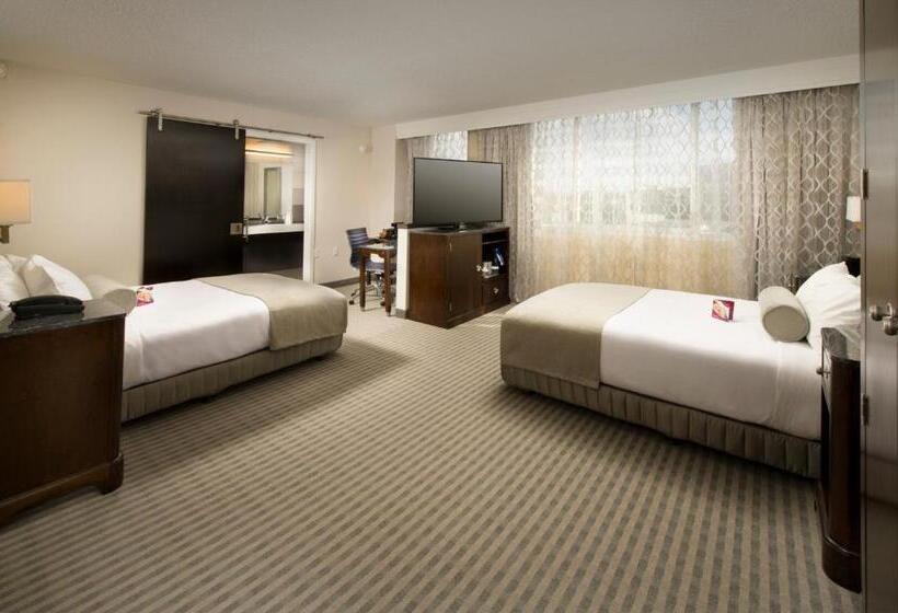 Standard Room Adapted for people with reduced mobility, Crowne Plaza Seattle Airport