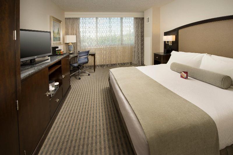 اتاق استاندارد با تخت بزرگ, Crowne Plaza Seattle Airport