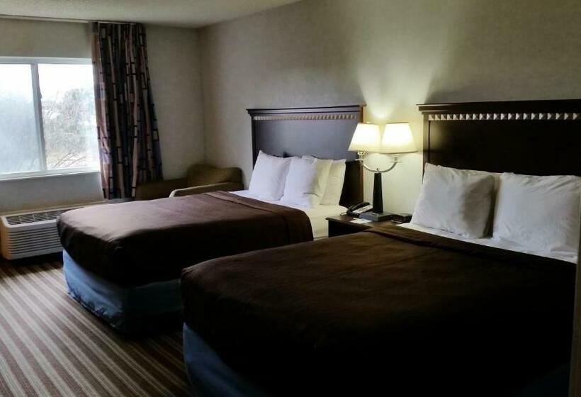 Standard Room, Days Inn & Suites By Wyndham Vancouver