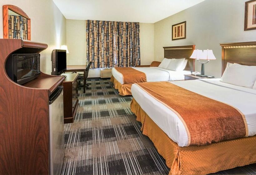 Deluxe Room, Days Inn & Suites By Wyndham Vancouver