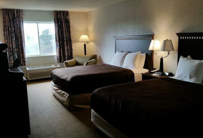 Deluxe Room, Days Inn & Suites By Wyndham Vancouver