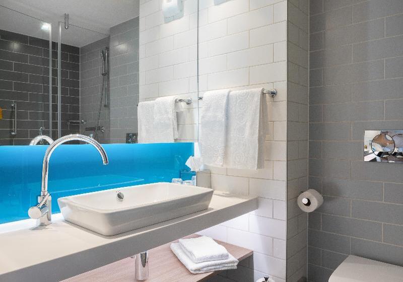 اتاق استاندارد, Days Inn & Suites By Wyndham Vancouver