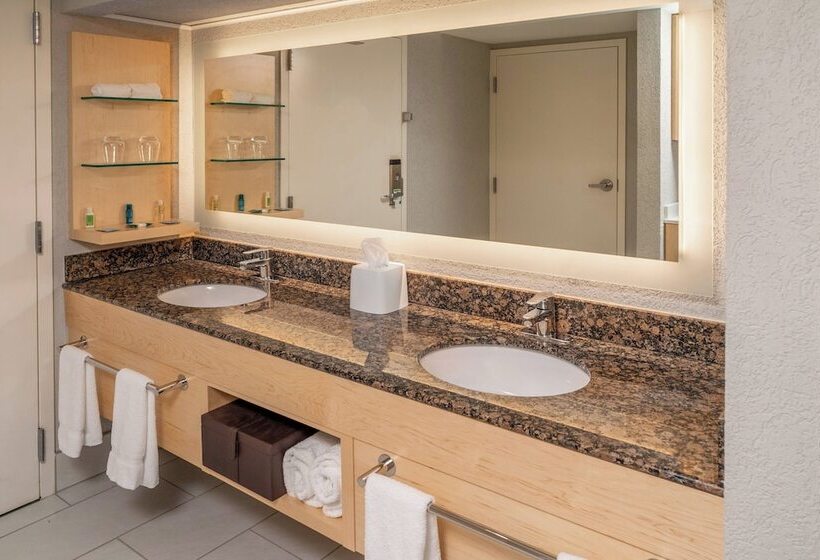 سوئیت کلاب, Delta Hotels By Marriott Huntington Downtown