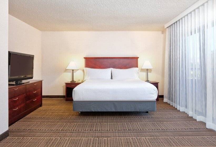 سوئیت 2 خوابه, Holiday Inn  & Suites Santa Maria