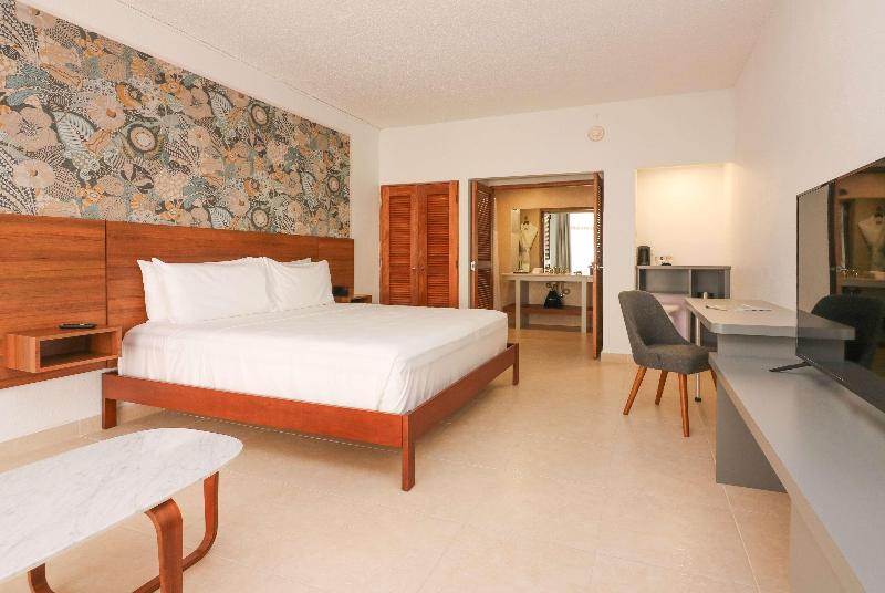 سوئیت با تخت بزرگ, Holiday Inn Express Hotel & Suites Belmont, An Ihg