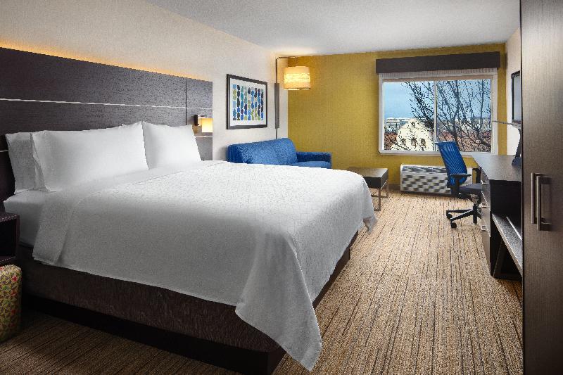 Executive Room King Size Bed, Holiday Inn Express  & Suites Belmont