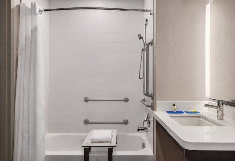 Suite Adaptada para personas con movilidad reducida, Holiday Inn Express  & Suites Denver Airport