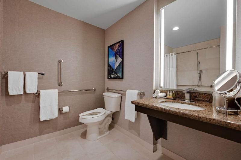 سوئیت برای معلولان, Holiday Inn Express & Suites Denver Airport, An Ihg