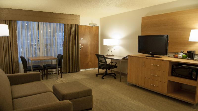 سوئیت 2 خوابه, Holiday Inn Spearfish Convention Center, An Ihg
