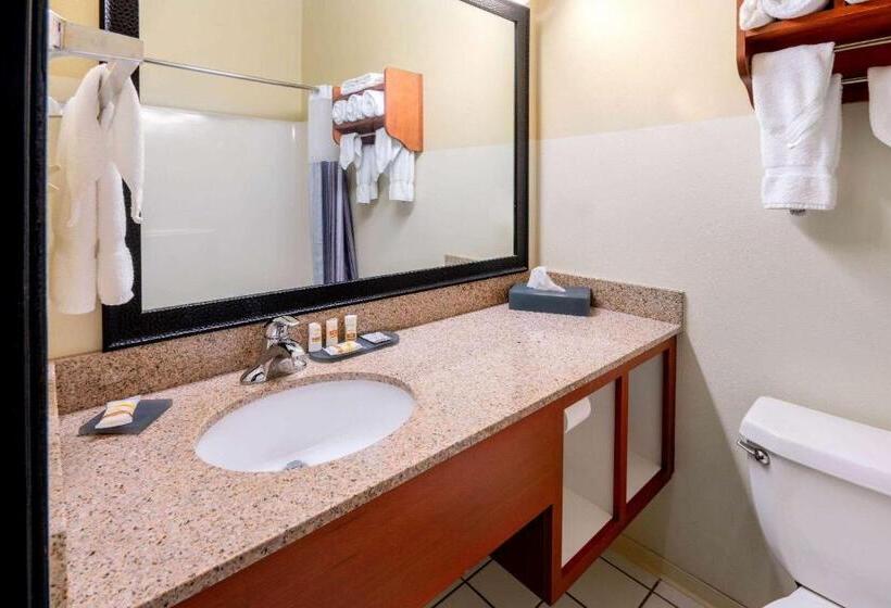 Deluxe Room, La Quinta Inn & Suites By Wyndham Helena