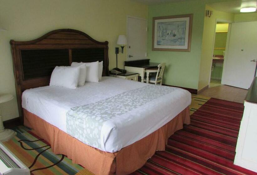 اتاق استاندارد با تخت دوبل برای معلولان, Seralago Hotel & Suites Main Gate East
