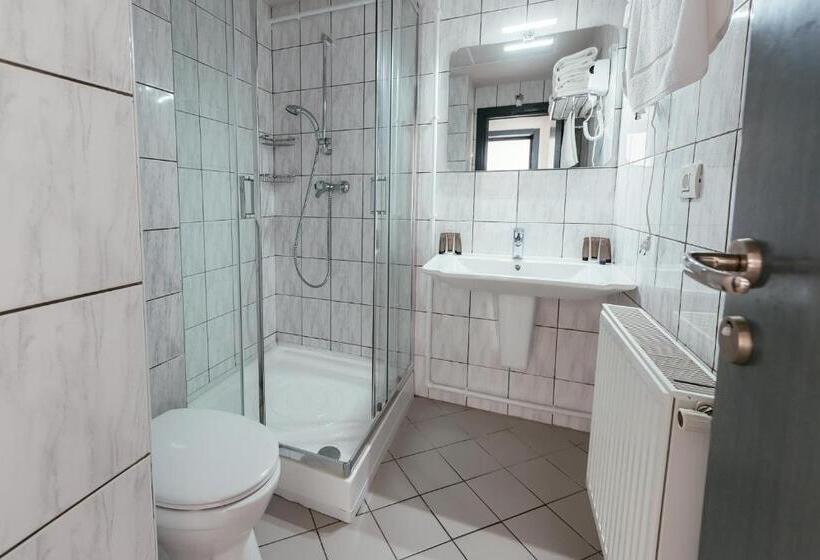 سوییت با چشم‌انداز استخر, Riviera By Queens Hotel And Resort