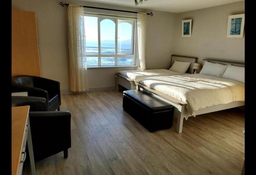 اتاق استاندارد چهار تخته با چشم‌انداز دریا, Seashells B&b