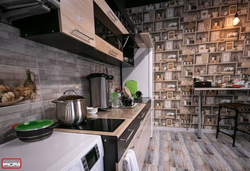 تختخواب در اتاق مشترک, Nora Hostel