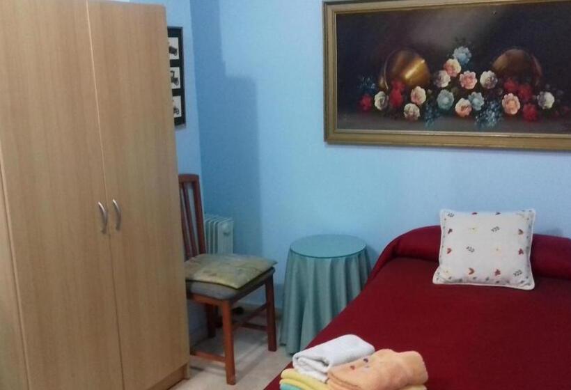 اتاق اکونومی یک تخته, La Castanuela Albayzin