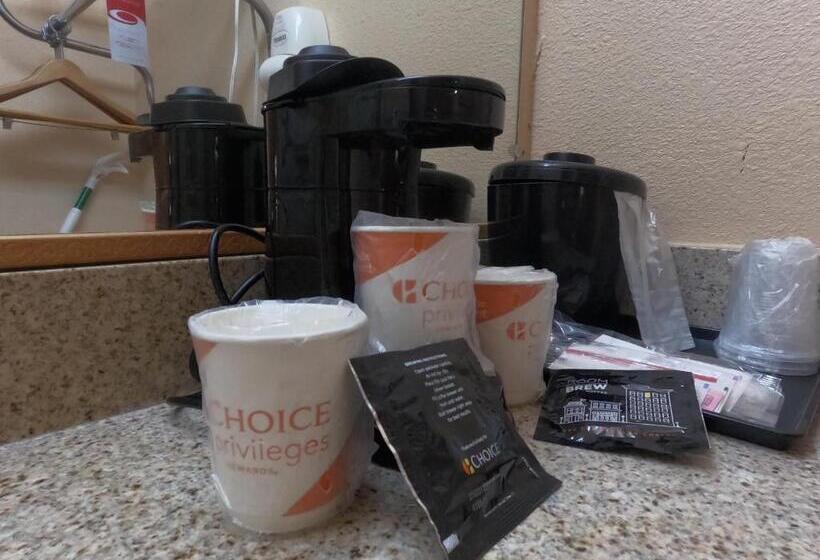 キングサイズベッドのスタンダードルーム, Econo Lodge Inn & Suites Downtown Northeast Near Fort Sam Houston