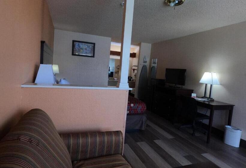 キングサイズベッドのスイートルーム, Econo Lodge Inn & Suites Downtown Northeast Near Fort Sam Houston