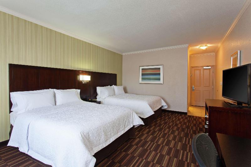 اتاق استاندارد با تخت دو نفره بزرگ, Hampton Inn Morgan Hill