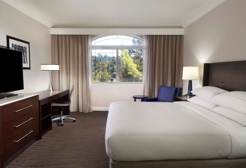 Suite with Balcony, Hilton Santa Cruz/scotts Valley