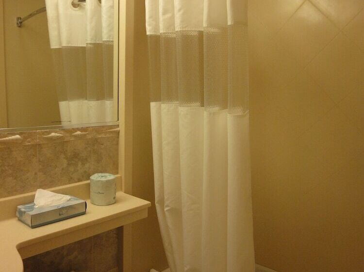 اتاق استاندارد, Hyannis Travel Inn