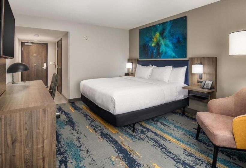 Standard Room King Bed Adapted for people with reduced mobility, La Quinta Inn & Suites By Wyndham Spokane Downtown