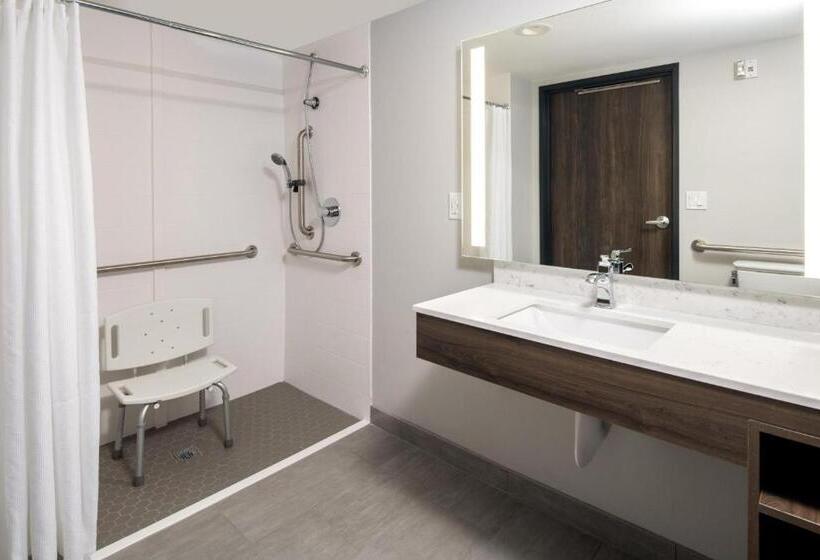 اتاق استاندارد با تخت بزرگ برای معلولان, La Quinta Inn & Suites By Wyndham Spokane Downtown