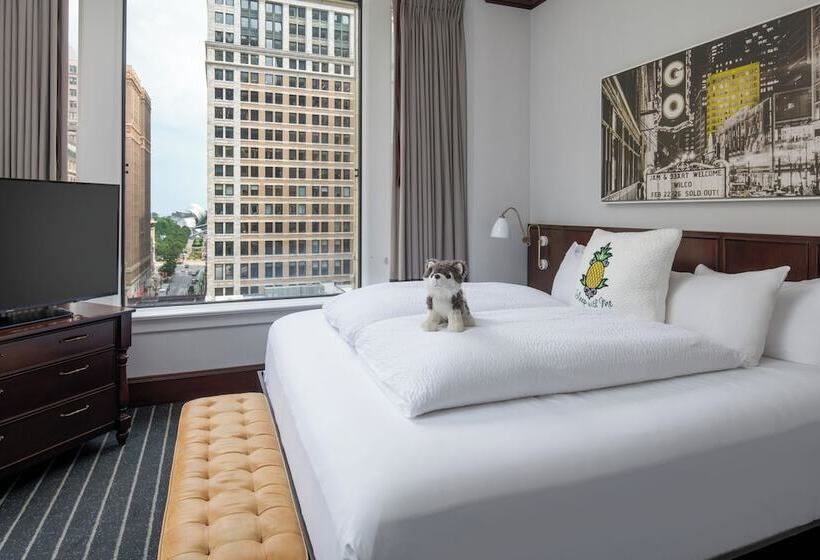 سوییت, Staypineapple, An Iconic Hotel, The Loop