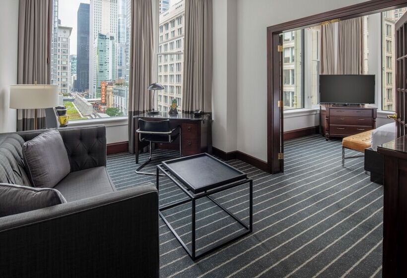 سوییت, Staypineapple, An Iconic Hotel, The Loop