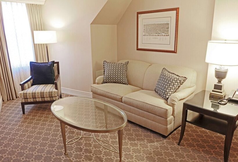 سوییت جونیور, Roanoke & Conference Ctr, Curio Collection By Hilton 